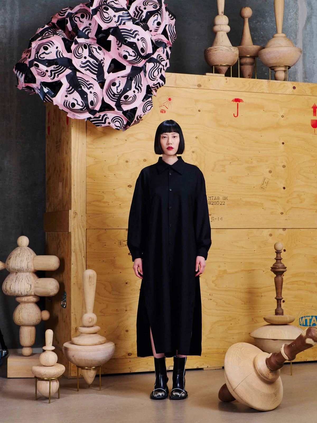 Love You langes Hemdkleid aus Wolle mit Tailliergürtel – Produktbild 2