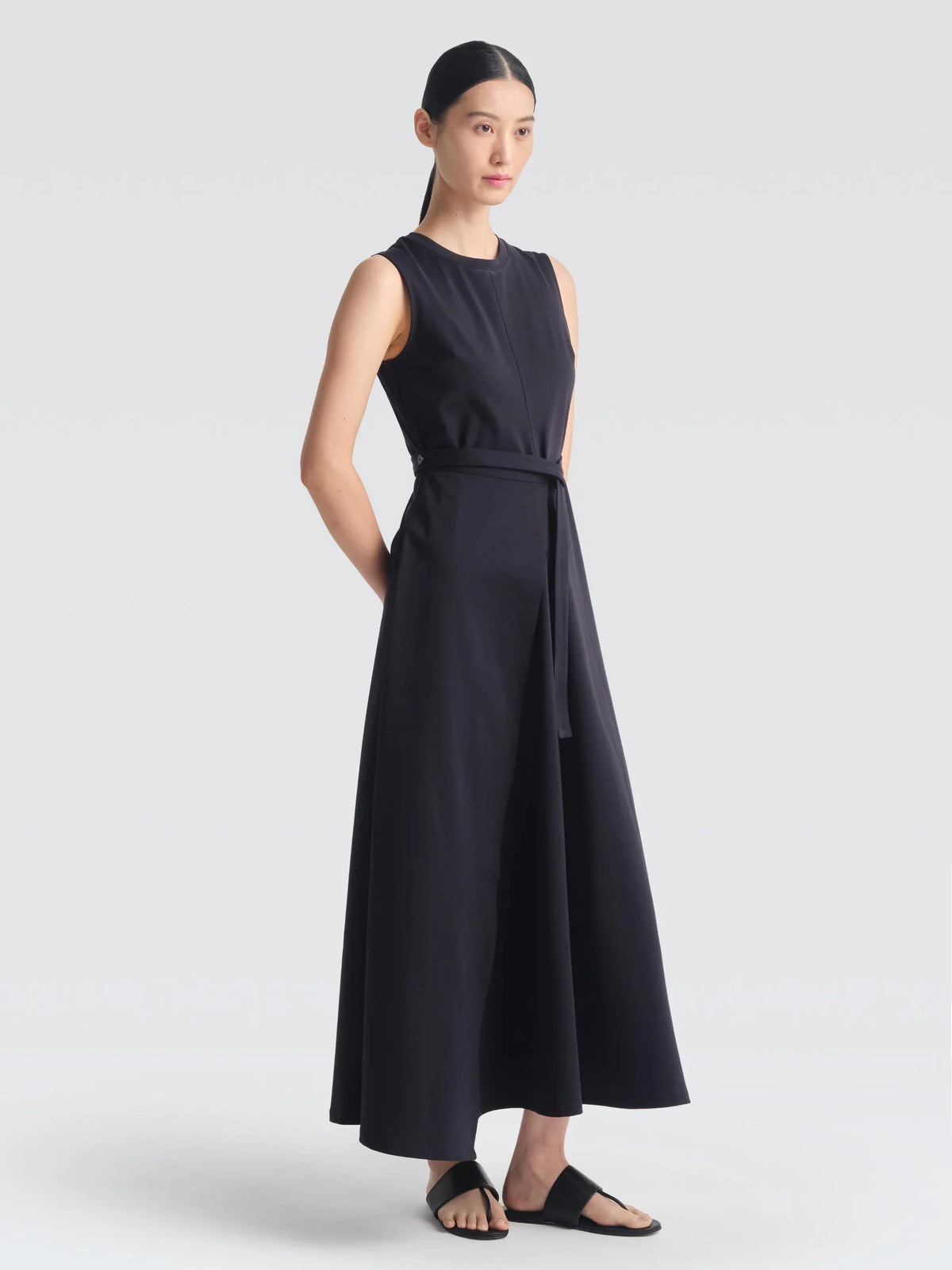 Severin Damenkleid aus technischem Jersey, A-Linie mit Schleifenbund – Produktbild 2