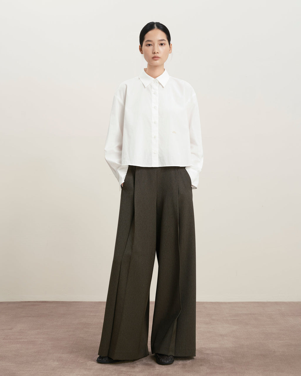 Baggy Damenhose mit hoher Taille und Bundfalten aus Fischgrät – Produktbild 3